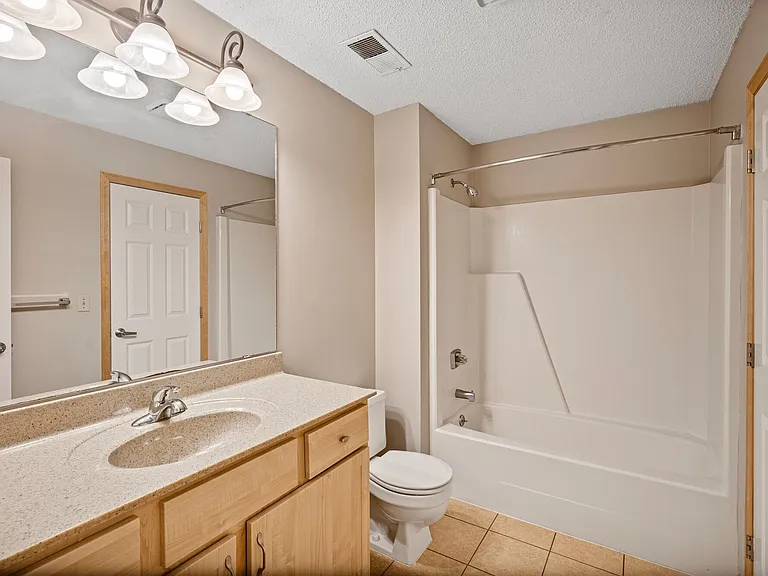 Parkwood Heights Apartments — Photo 24