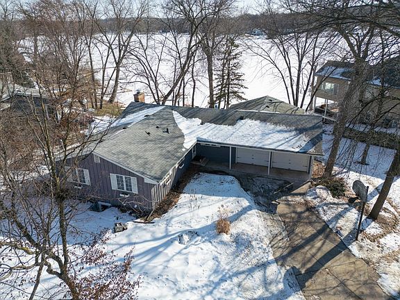 2nd image of 313 Maple Island Rd