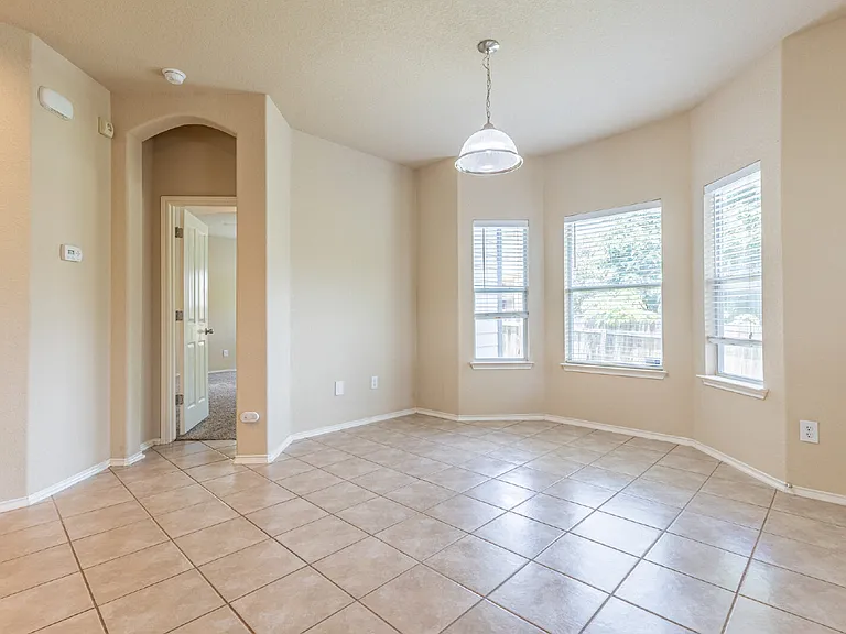 906 Ashbury Blf — Photo 12