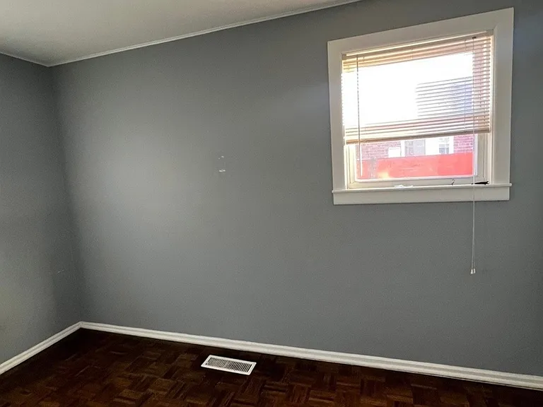 7962 S Kilbourn Ave — Photo 4