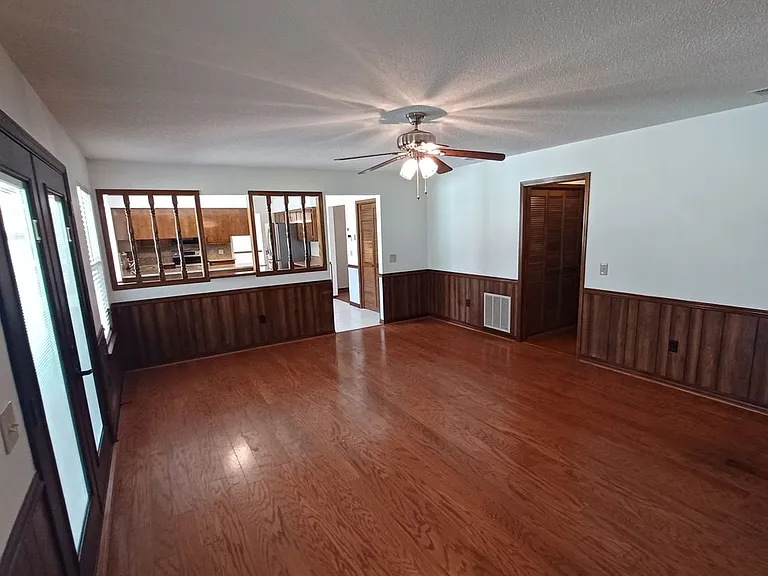 2295 Foxwood Dr — Photo 3