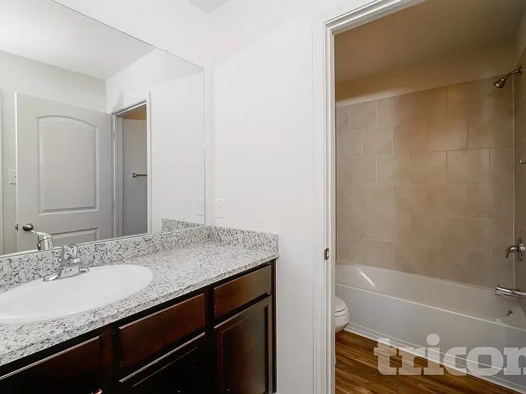 10918 Chatham Ct — Photo 7