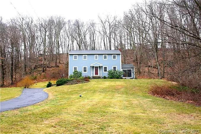 4 bed, 2.5 bath, 2696 sqft, $5,400 — Photo 2