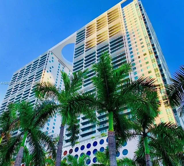 500 Brickell Ave #2208 — Photo 2