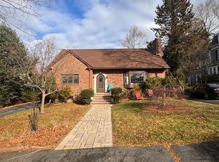 10-12 Webster St #1, Winchester, MA 01890