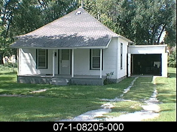 813 N 13th St, Mattoon, IL 61938