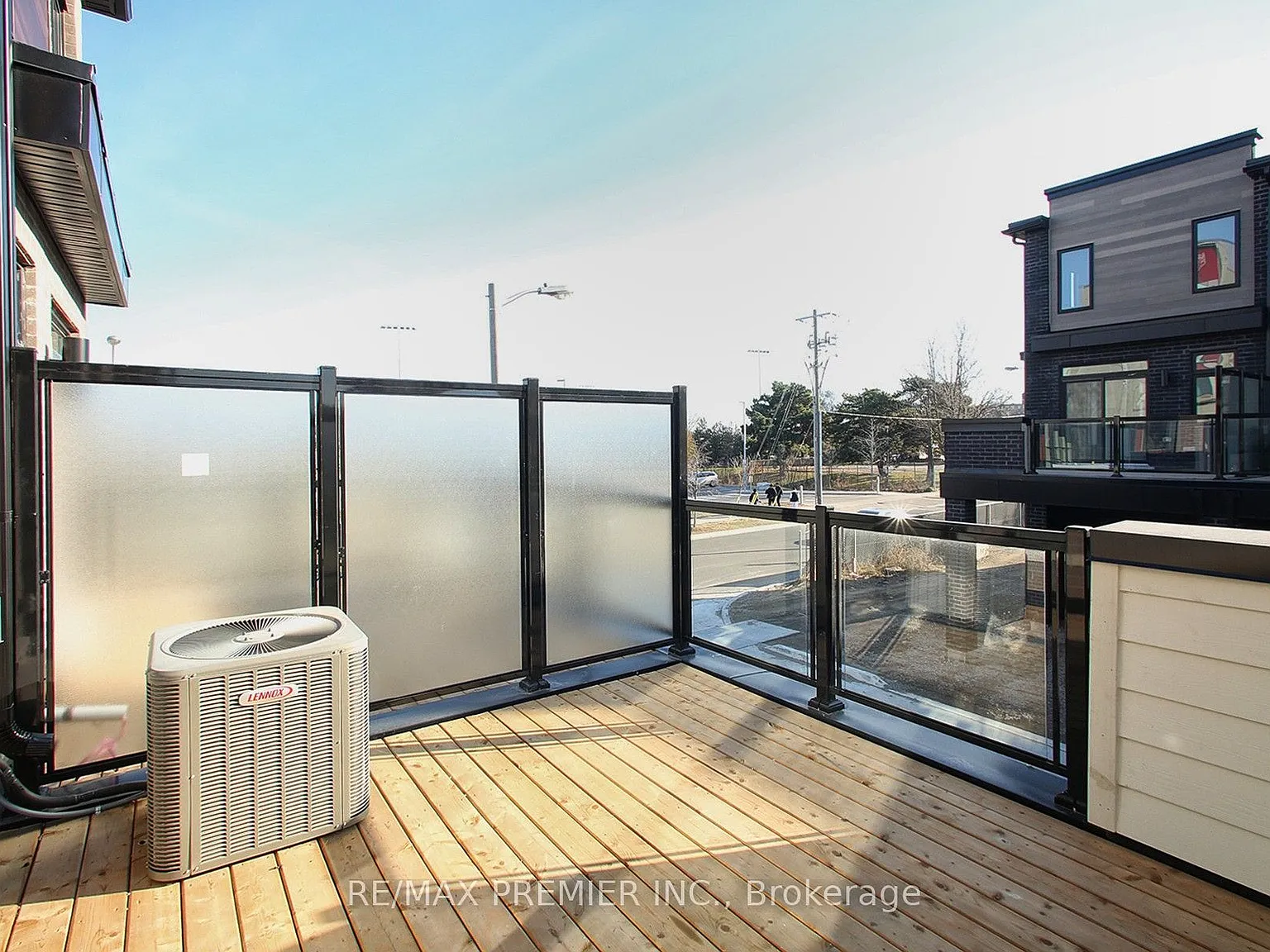 4 bed, $3,950 — Photo 1