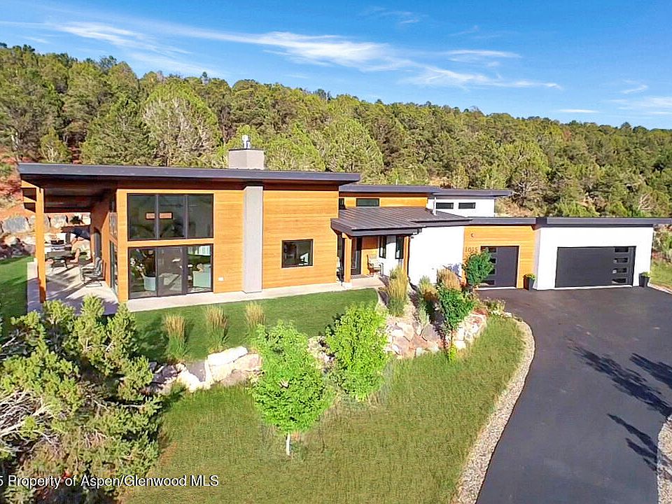 1st image of 1015 Hidden Valley Dr