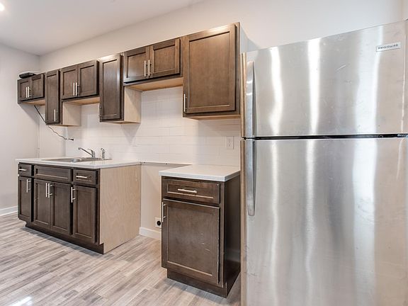 2nd image of 629 E Clementine St #2FF