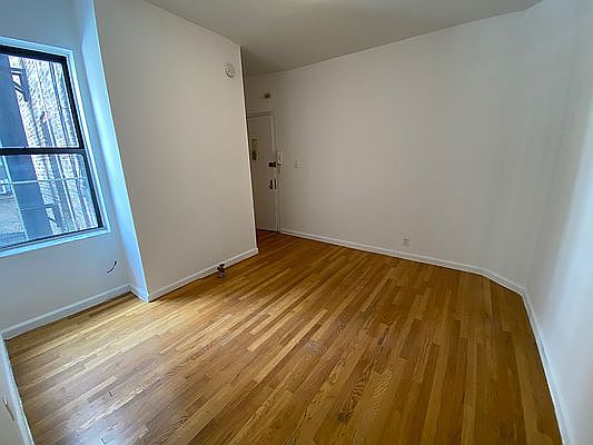 5th image of 144 W 19th St #3C