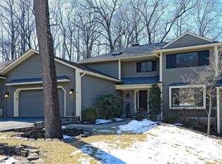 3 Hunters Cir, Lebanon, NJ 08833