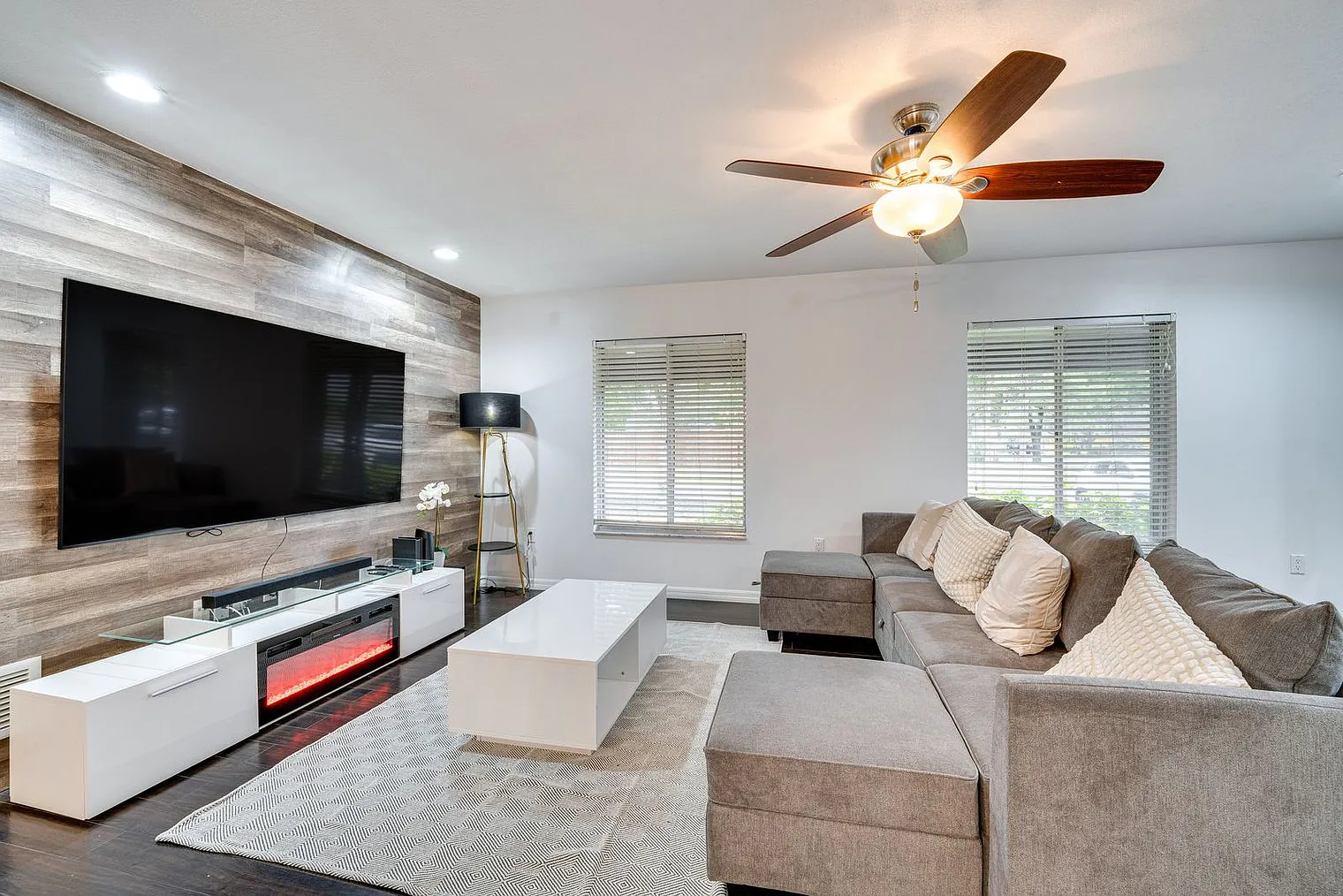 3 bed, 2.0 bath, 1614 sqft, $5,225 — Photo 1