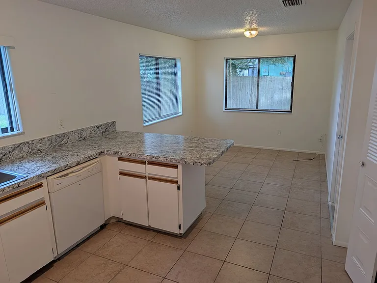 1257 Lamplighter Dr NW — Photo 5