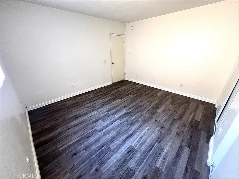 14817 Sylvan St #6 — Photo 8