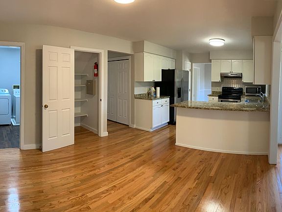 4th image of 609 Maple Grove Dr
