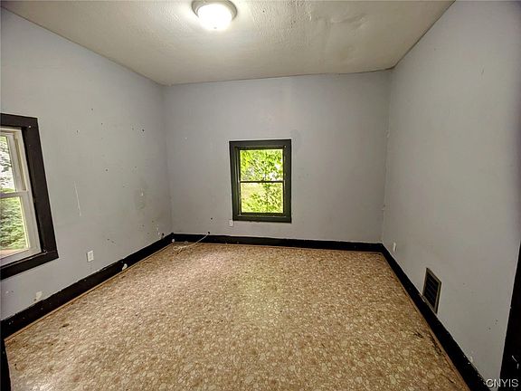 4th image of 117 W Bissell St #19