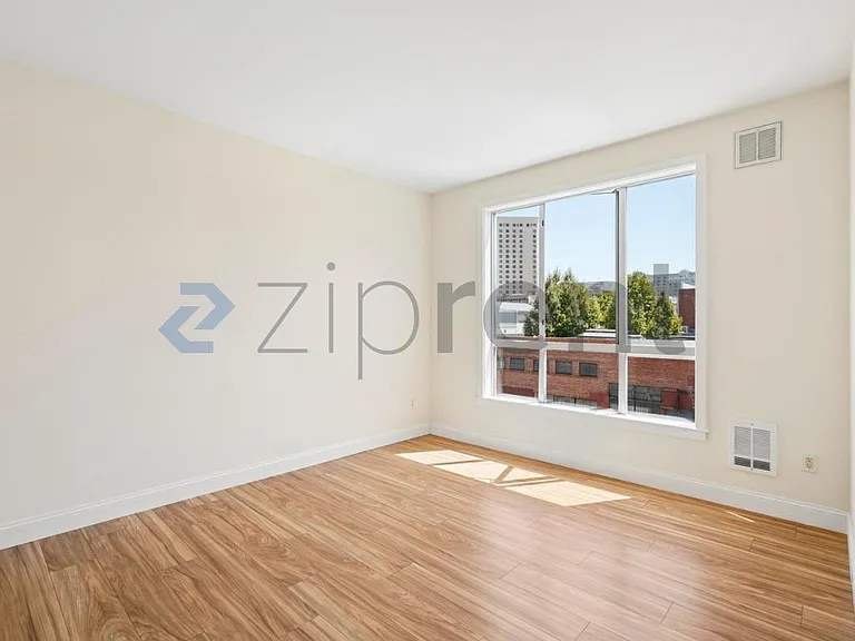 585 9th St #313 — Photo 13