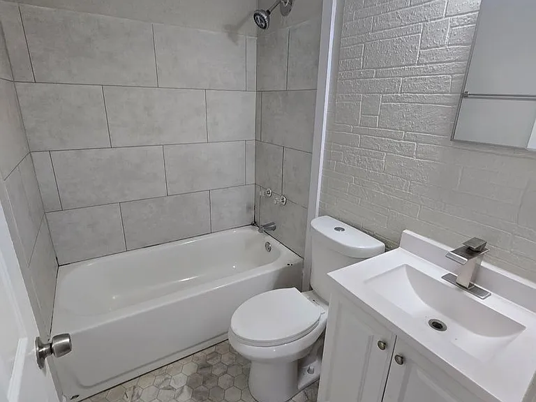 1140 Saint Rose Ln — Photo 11