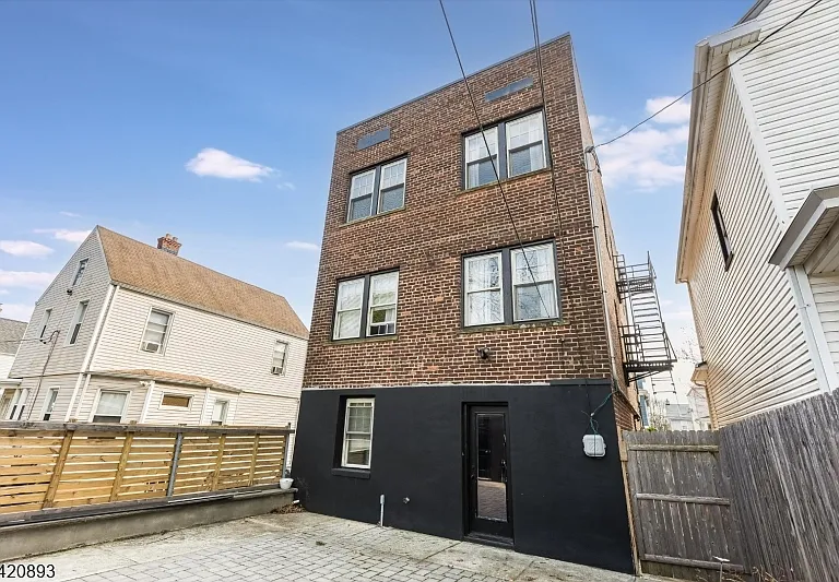 43 Pleasant Ave #2 — Photo 26