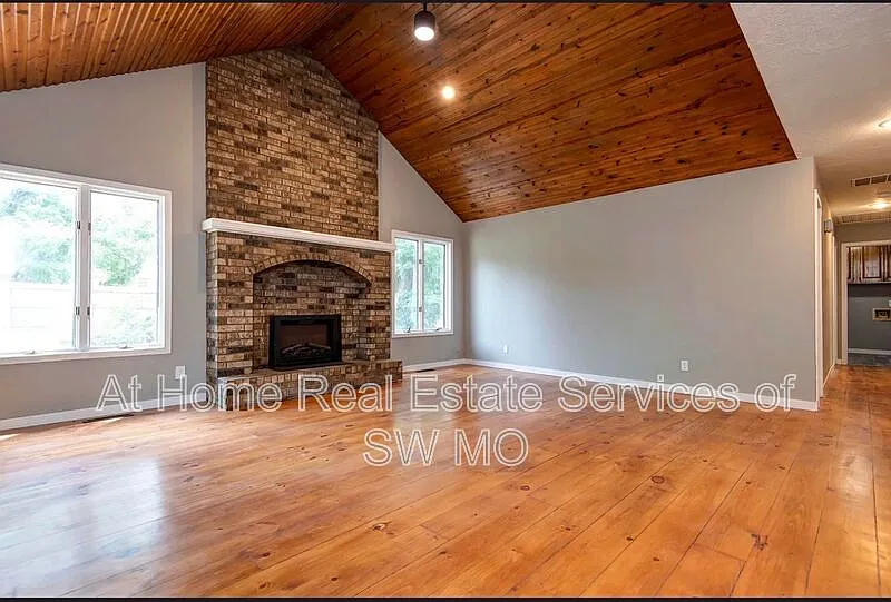 3 bed, 2.0 bath, 1740 sqft, $1,850 — Photo 3