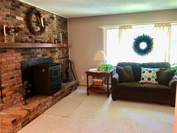 5th image of 9055 Mountain View Dr