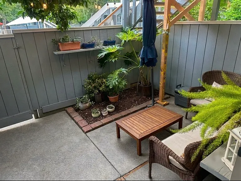 952 La Barbera Dr — Photo 16