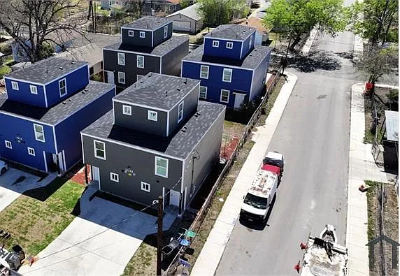 3 bed, $1,425 — Photo 3