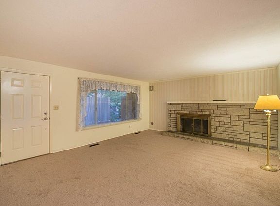 3rd image of 8509 Idlewood Dr SW