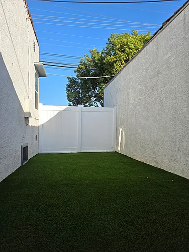 2415 Arizona Ave Photo 1
