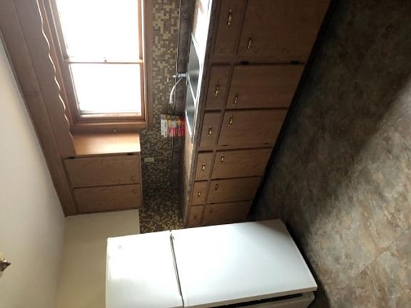 5th image of 44 Peoria Ave