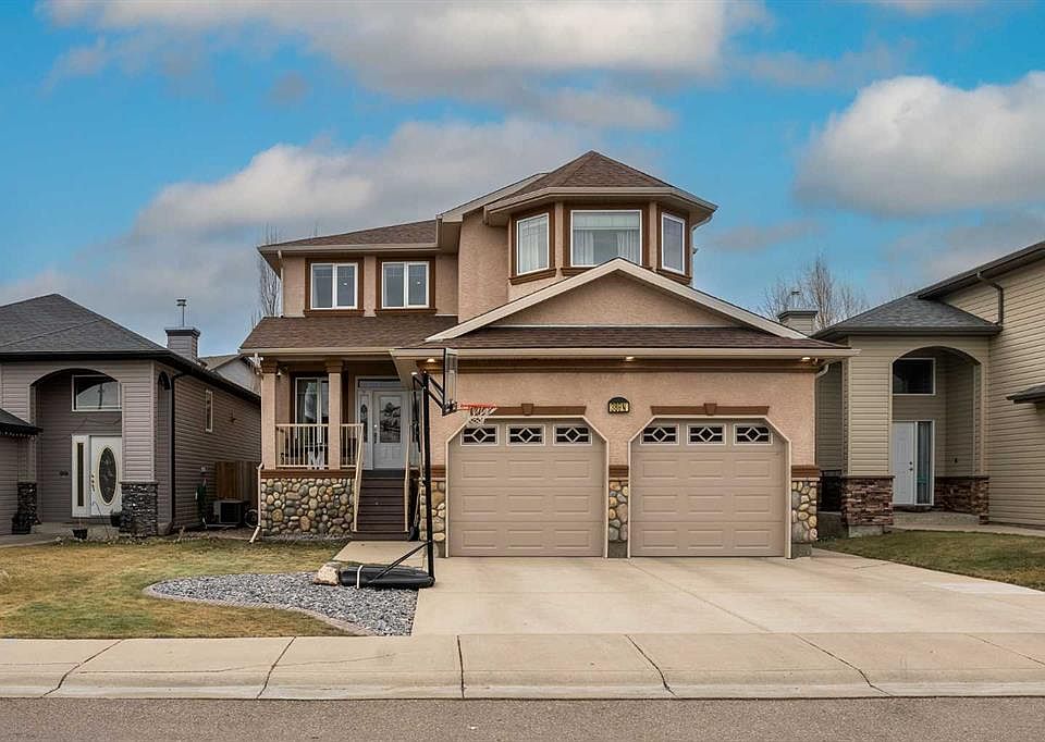 1st image of 388 Grizzly Cres N