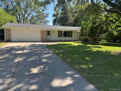 2434 E Cook Rd, Grand Blanc, MI, 48439