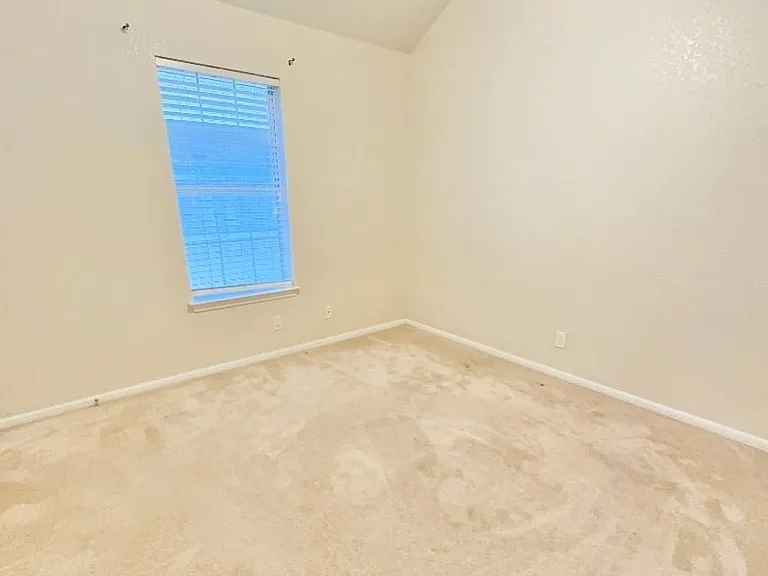 2032 Stonehenge Dr — Photo 9
