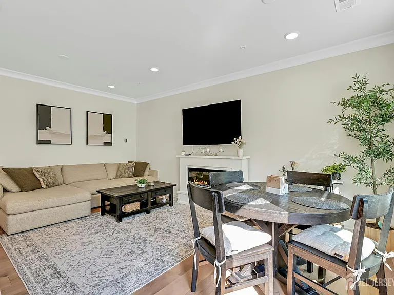 610 Sadie Cir — Photo 13