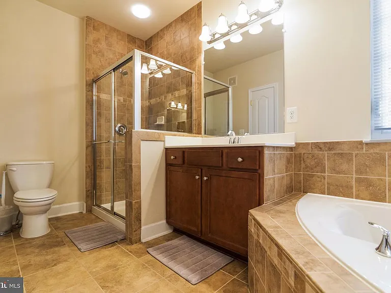 13528 Waterford Hills Blvd — Photo 19