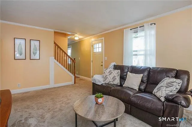 3 bed, 2.0 bath, 1404 sqft, $3,000 — Photo 4