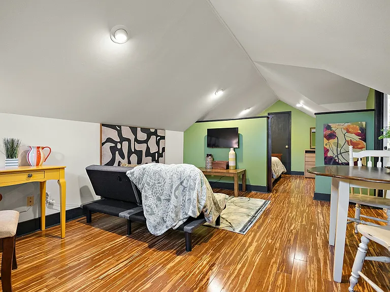 1733 Myrtle St — Photo 12