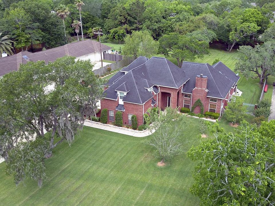 1st image of 604 Oak Dr