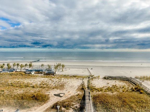 3rd image of 2721 Boardwalk #526
