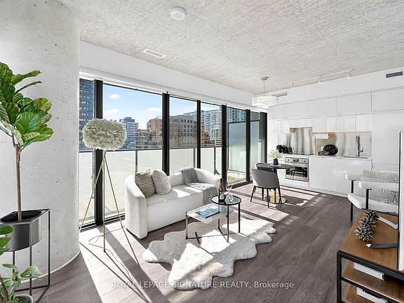 3rd image of 185 Roehampton Ave #1110