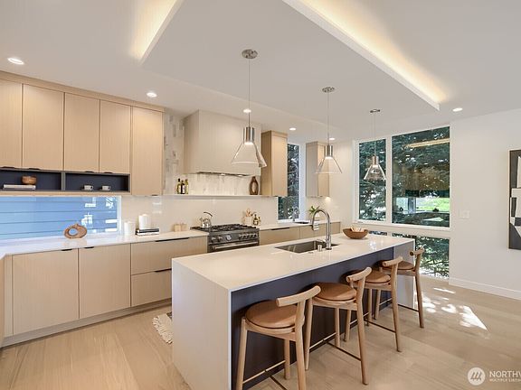 5th image of 813 NE 90th Street
