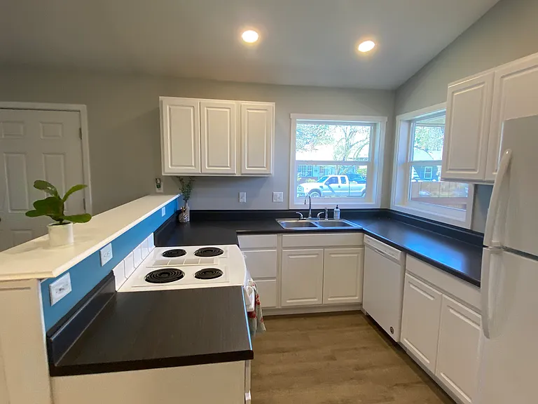 1261 Taylor St — Photo 8