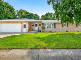 923 W McKinley Ave, Little Chute, WI 54140