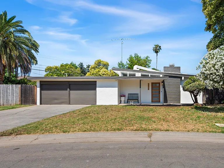 3671 Montclaire St — Photo 2