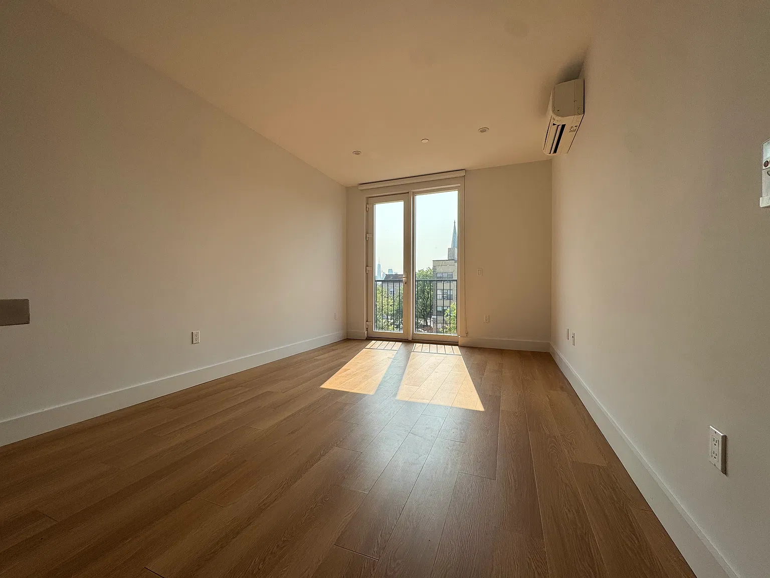 1 bed, 650 sqft, $2,300 — Photo 3