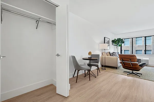 Rented by Greystar | media 2