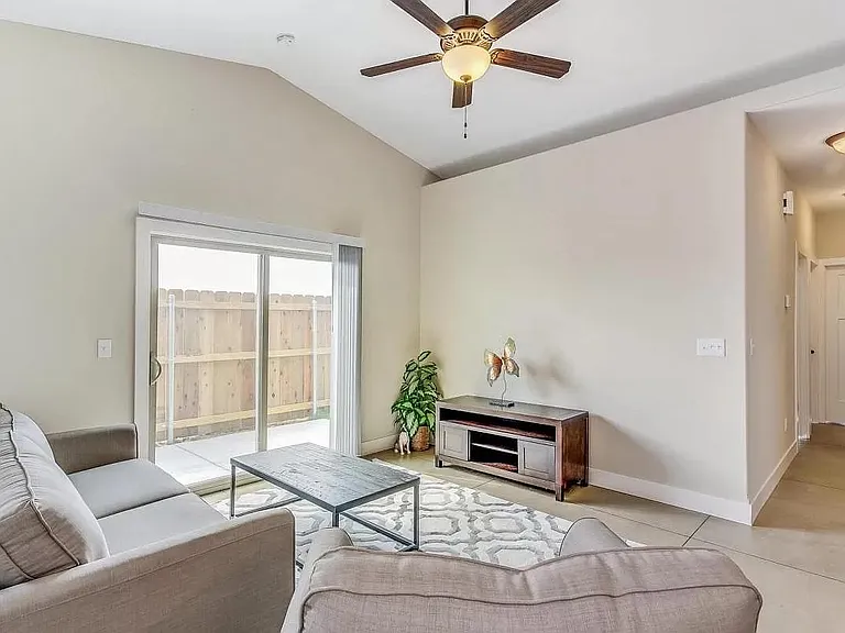 6429 S Vassar Ave — Photo 5