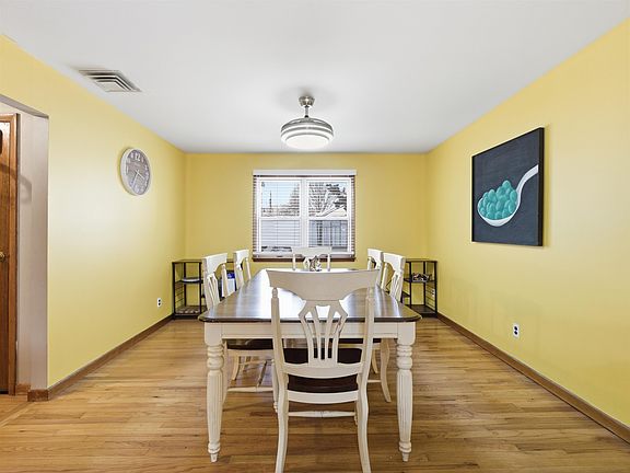 5th image of 82 PLEASANT PL