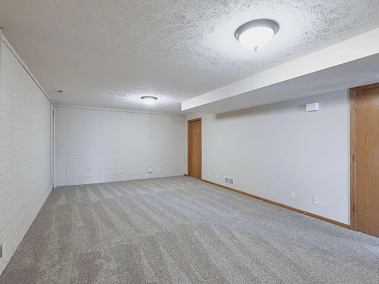 8604 Delphinium Ln — Photo 32