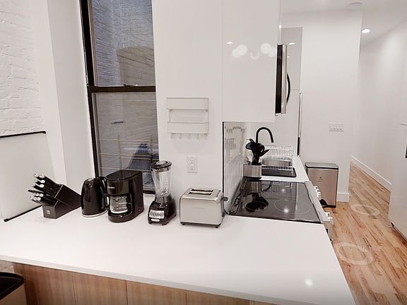 3rd image of 854 Hancock St APT 1
